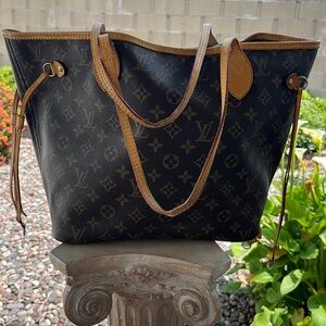 Louis Vuitton Leather Purse. EUC, Minor Wear